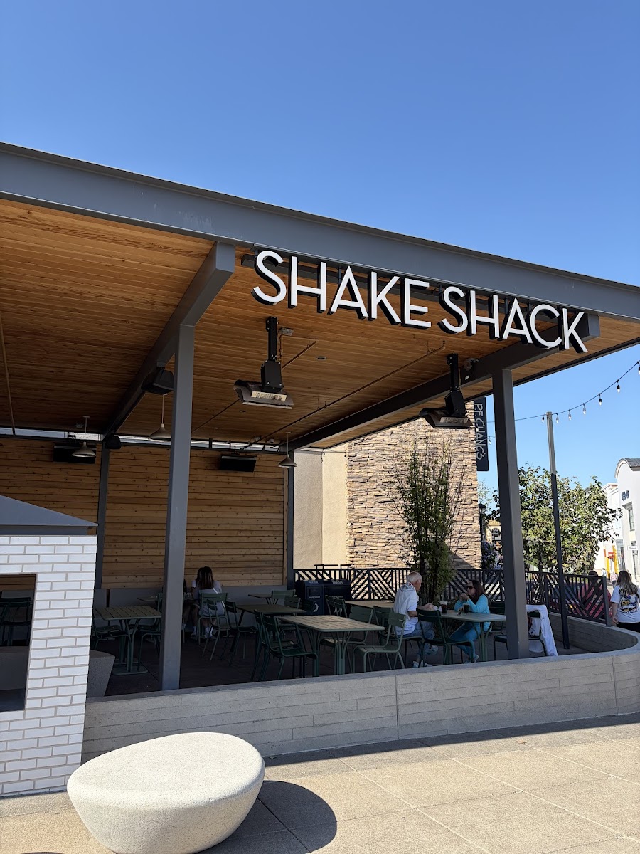 Shake Shack Bridgeport Village